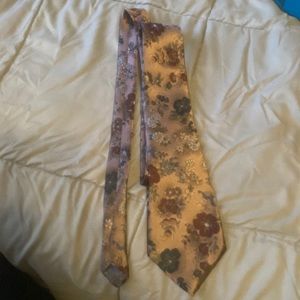 Floral Pattern Windridge Tie